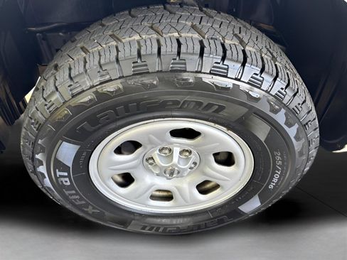 Used 2015 Nissan Xterra X image 25