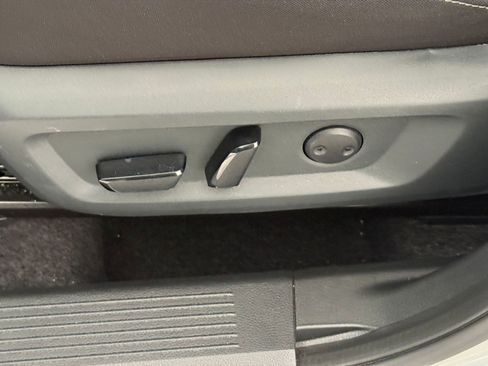 Used 2025 Nissan Rogue SV image 22