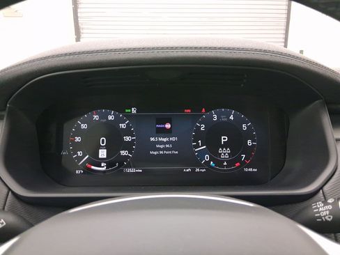 New 2025 Land Rover Discovery Dynamic SE image 16