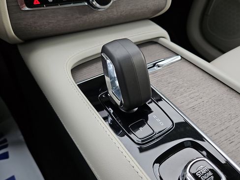 Certified 2023 Volvo XC90 B6 Plus image 15