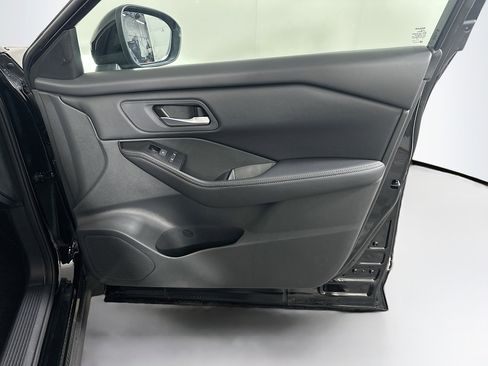 Used 2026 Nissan Rogue SV image 30