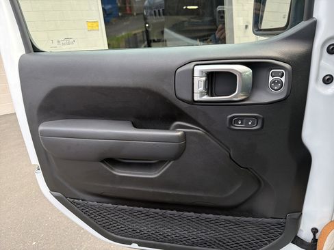 Certified 2025 Jeep Wrangler Sport image 29