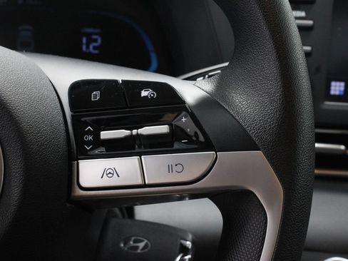Used 2025 Hyundai Elantra SE FWD image 27