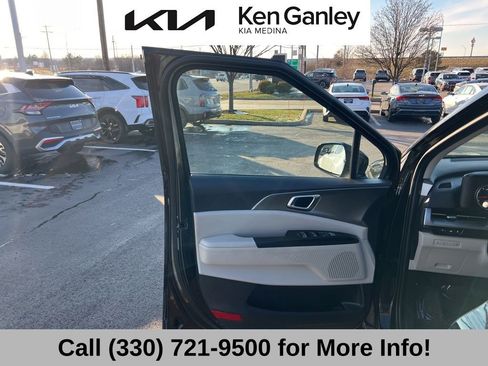 Certified 2024 Kia Carnival LX image 26