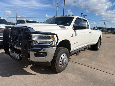 Used 2024 RAM 3500 Laramie w/ Towing Technology Group AWD/4WD image 9