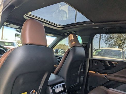 Used 2021 Lincoln Aviator Reserve w/ Elements Package Plus image 23