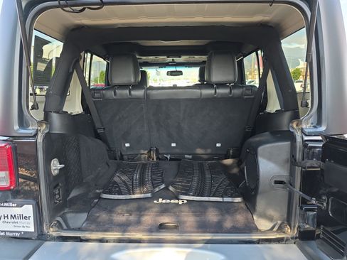 Used 2014 Jeep Wrangler Unlimited Sahara w/ Dual Top Group AWD/4WD image 27