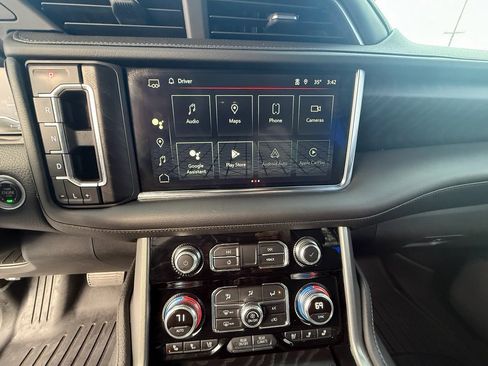 Used 2022 GMC Yukon XL Denali image 17