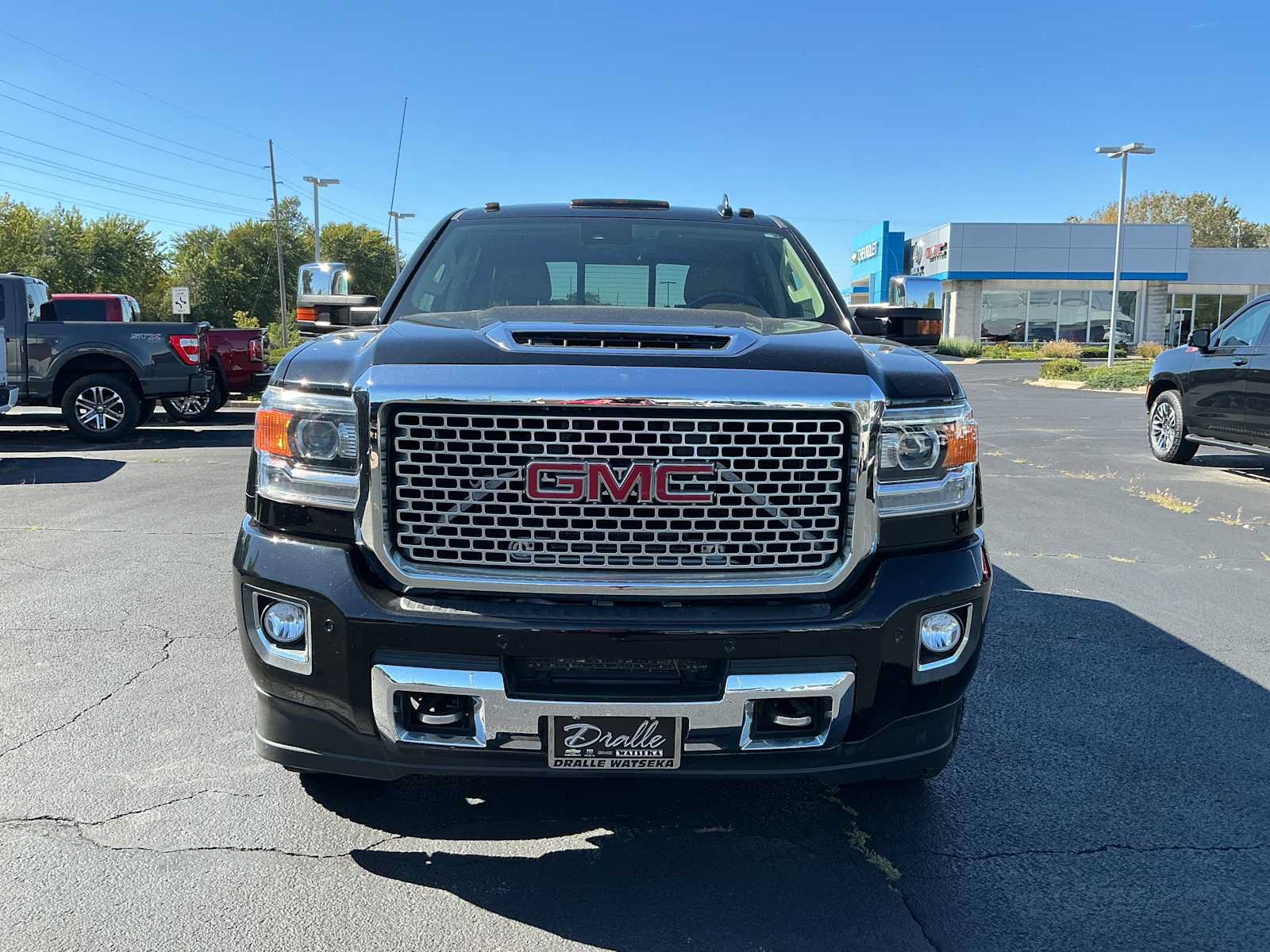 Used 2017 GMC Sierra 2500 Denali w/ Duramax Plus Package AWD/4WD image 2