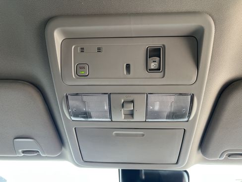Used 2024 Nissan Titan SV w/ SV Convenience Package RWD image 22