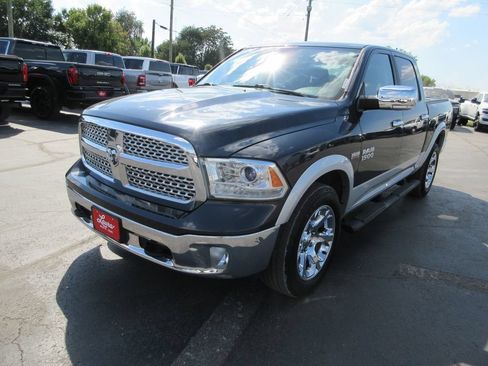 Used 2017 RAM 1500 Laramie w/ Convenience Group AWD/4WD image 13
