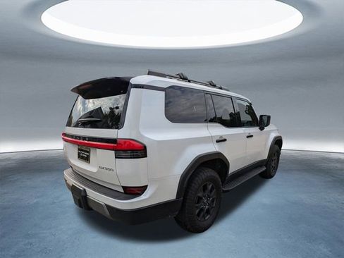 Used 2024 Lexus GX 550 image 4