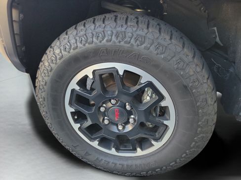 Used 2024 Toyota Tacoma TRD Off-Road AWD/4WD image 30