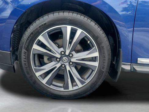 Used 2017 Nissan Pathfinder Platinum FWD image 26