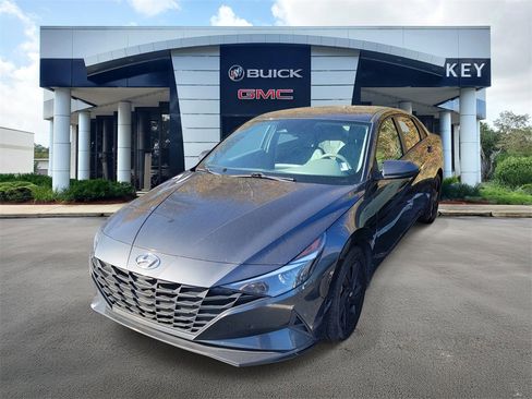 Used 2022 Hyundai Elantra SEL image 3