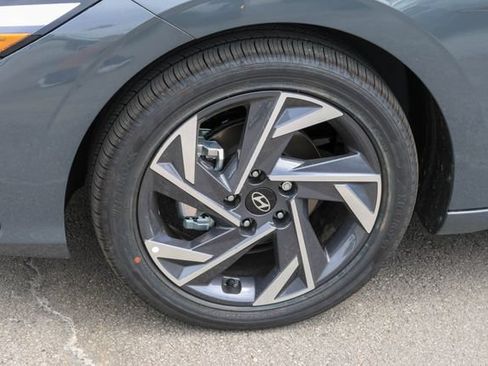 New 2026 Hyundai Elantra Limited FWD image 7