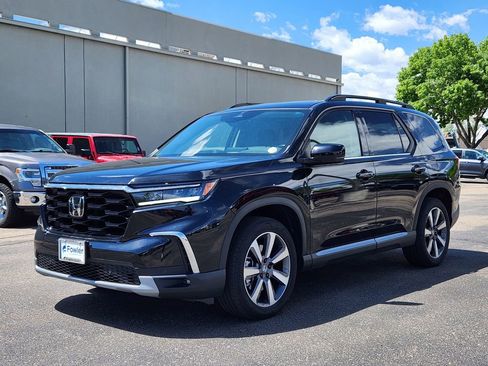 Used 2024 Honda Pilot Touring image 3