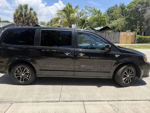 Used 2015 Dodge Grand Caravan SXT w/ Blacktop Package FWD image 10