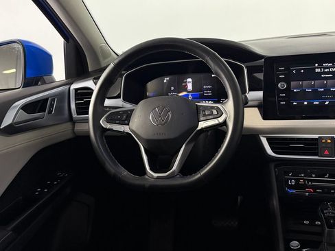 Used 2025 Volkswagen Taos SE w/ Panoramic Sunroof Package FWD image 12