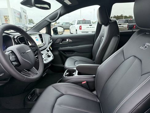 New 2026 Chrysler Pacifica Select w/ S Appearance Package image 9