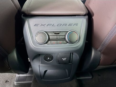 Used 2025 Ford Explorer Platinum w/ Ultimate Package image 41
