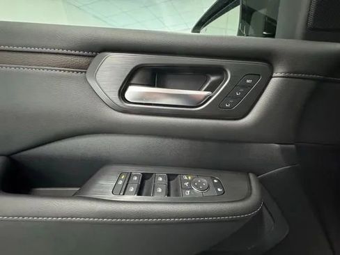 New 2026 Nissan Armada SL w/ Captain's Chari Seat Package image 14