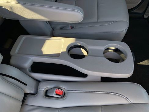 Used 2019 Toyota Highlander XLE image 27