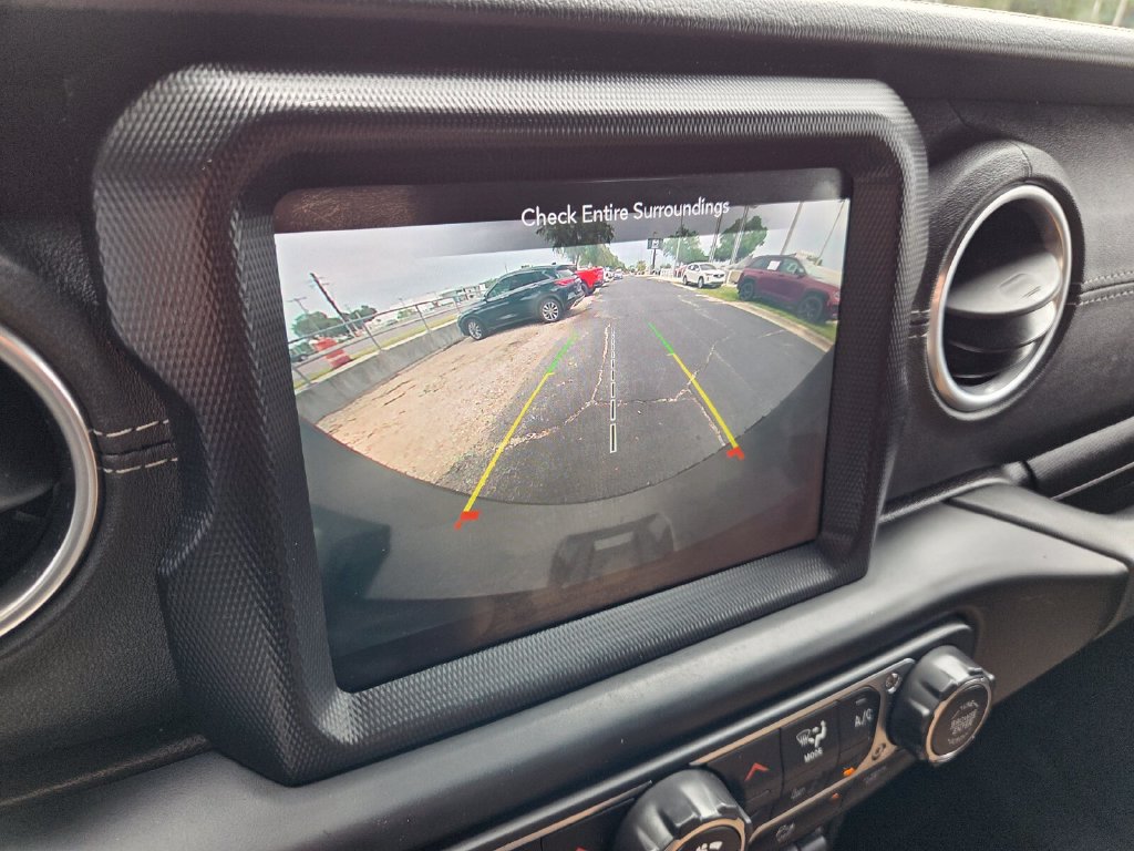 Used 2020 Jeep Wrangler Unlimited Sahara AWD/4WD image 33