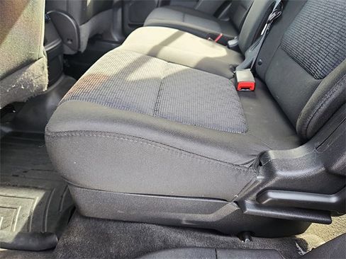 Used 2015 Ford Explorer XLT image 24