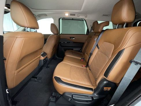 Used 2022 Nissan Pathfinder Platinum w/ Cargo Package image 5