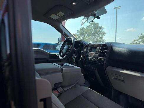 Used 2017 Ford F150 XL w/ Equipment Group 101A Mid AWD/4WD image 32