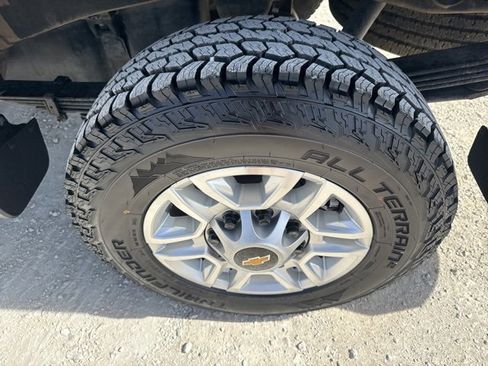 Used 2025 Chevrolet Silverado 2500 LT w/ Convenience Package image 32