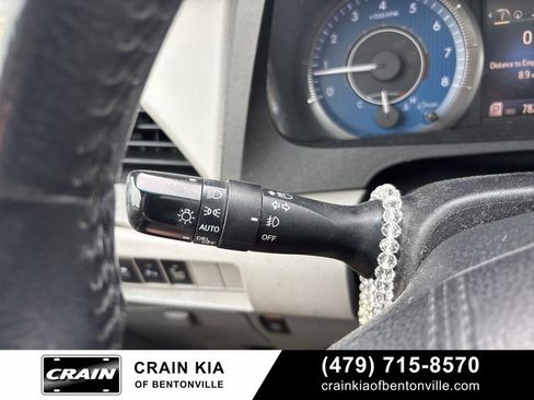 Used 2017 Toyota Sienna XLE w/ XLE Navigation Package FWD image 20