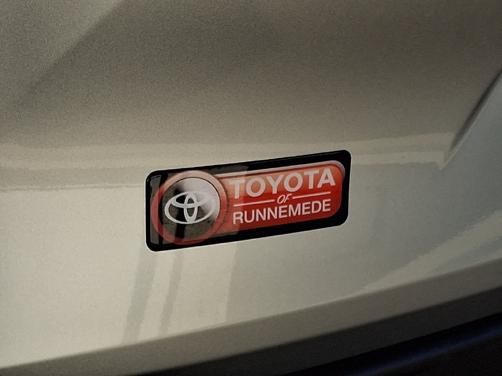 Used 2024 Toyota Sienna XLE FWD image 30