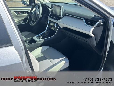 Used 2021 Toyota RAV4 XLE Premium image 25