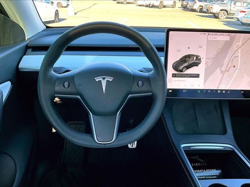 Used 2021 Tesla Model Y Long Range image 5