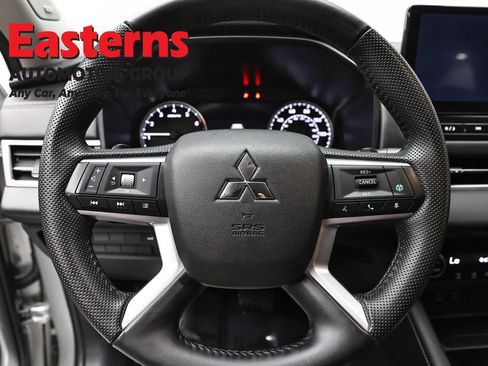 Used 2025 Mitsubishi Outlander SE AWD/4WD image 10