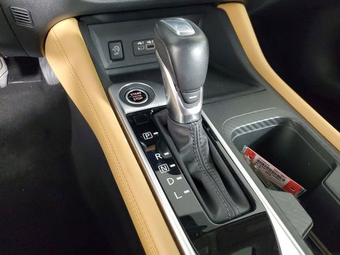 Used 2024 Nissan Sentra SV w/ SV Premium Package image 17