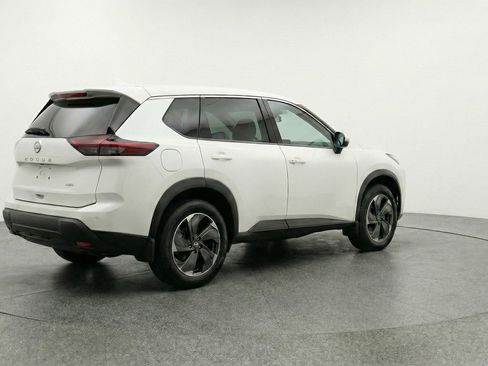 Used 2025 Nissan Rogue SV FWD image 9