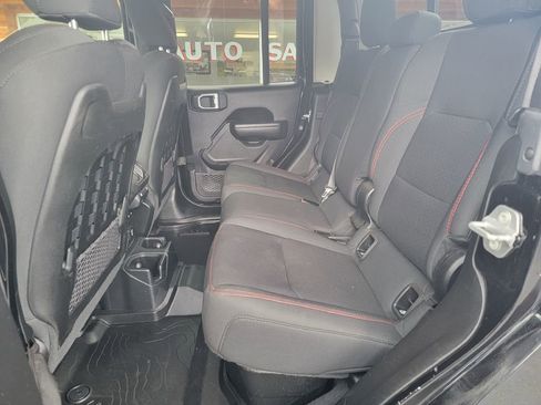 Used 2021 Jeep Gladiator Rubicon w/ Cold Weather Group image 10
