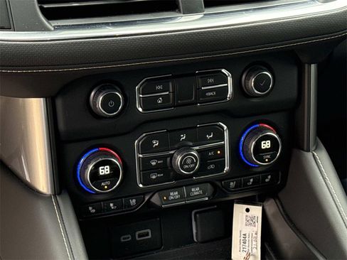 Used 2024 Chevrolet Suburban Premier image 23