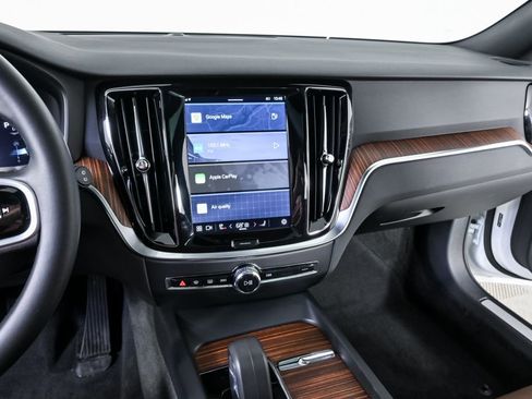 Used 2025 Volvo V60 B5 Cross Country Plus image 14