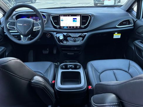 New 2026 Chrysler Pacifica Select image 20