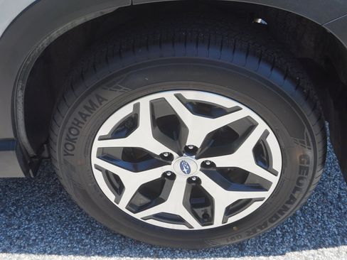 Used 2023 Subaru Forester Premium AWD/4WD image 10