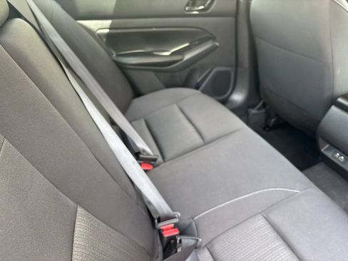 Used 2025 Nissan Altima 2.5 SV FWD image 30