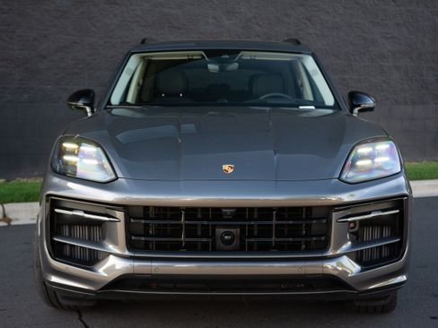 Certified 2025 Porsche Cayenne GTS image 10