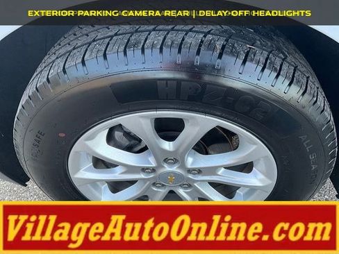 Used 2018 Chevrolet Equinox LT image 18