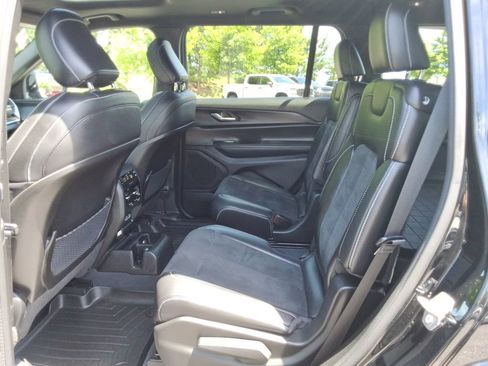 Used 2023 Jeep Grand Cherokee L Laredo AWD/4WD image 18