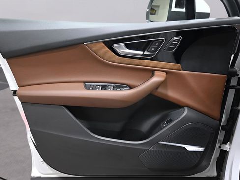 Used 2017 Audi Q7 3.0T Prestige w/ Prestige Package image 9