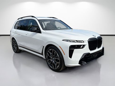 New 2026 BMW X7 M60i image 1